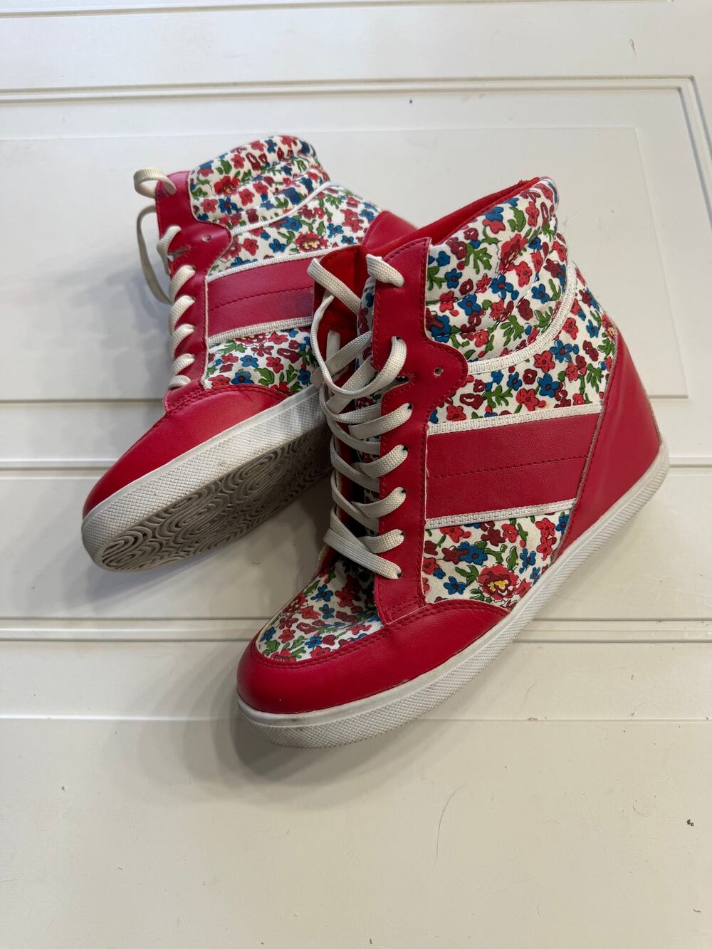 Mudd Womens Sz 8 Red White Floral Y2K Sneaker Wedges Wedge Shoes Retro